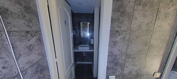 77m² Commercial property in Madrid, Spain No. 74517 10