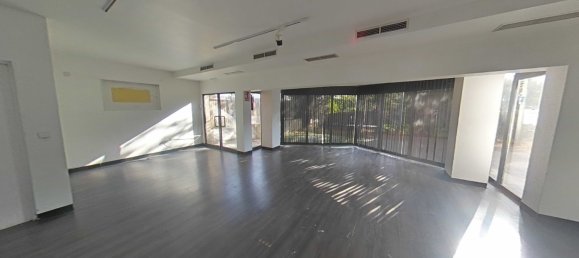 77m² Commercial property in Madrid, Spain No. 74517 2