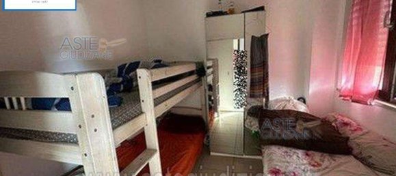 4 rooms Apartment in Rome, Italy No. 28108 2