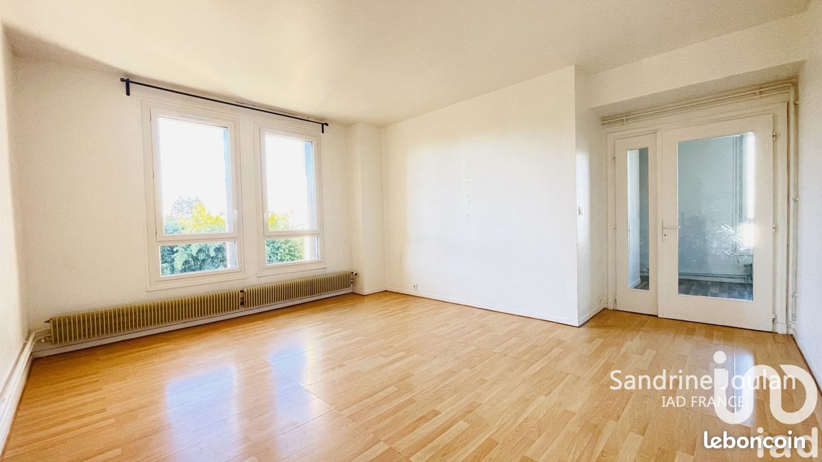 2 chambres Appartement à Nozay, France No. 327929