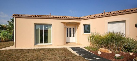 3 bedrooms House in Beaurepaire, France No. 343093 2