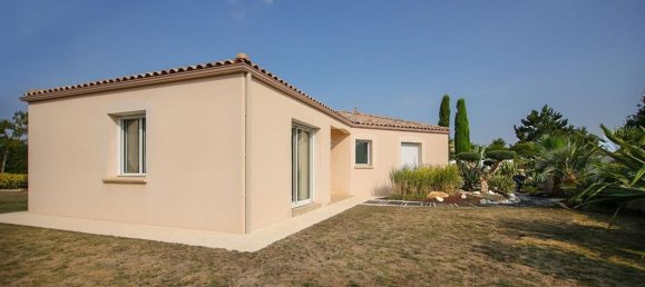 3 bedrooms House in Beaurepaire, France No. 343093 3