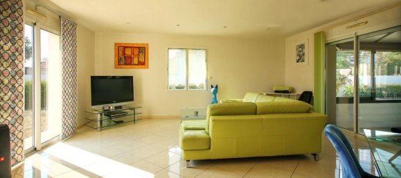 3 bedrooms House in Beaurepaire, France No. 343093 8