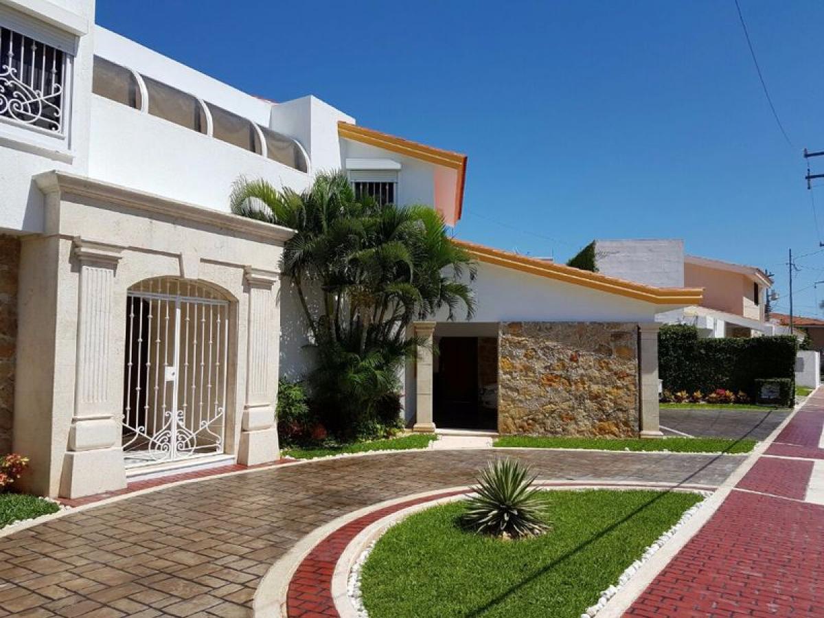 4 bedrooms House in Yucatan, Mexico No. 152472