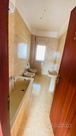 4غرفة شقة في Palermo, Italy رقم 252329