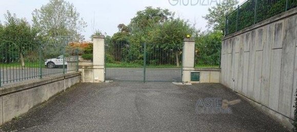 Apartamento de 2 dormitorios en Sommariva del Bosco, Italy No. 353374 18