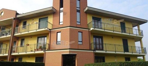 Apartamento de 2 dormitorios en Sommariva del Bosco, Italy No. 353374 9