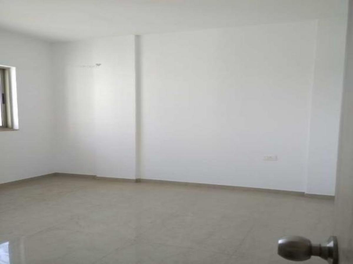 2 bedrooms House in Mumbai, India No. 10682