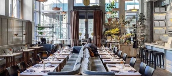 Коммерческая недвижимость с 5 комнатами в Рим, Италия № 50127 15