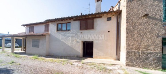 Дом с 4 комнатами в Перуджа, Италия № 18050 3