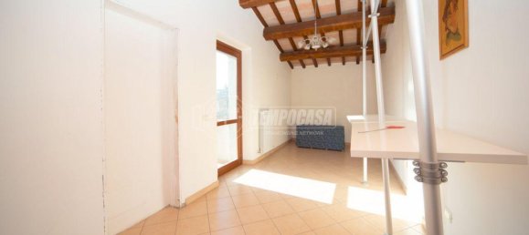 Дом с 4 комнатами в Перуджа, Италия № 18050 16