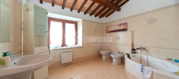 Дом с 4 комнатами в Перуджа, Италия № 18050 14