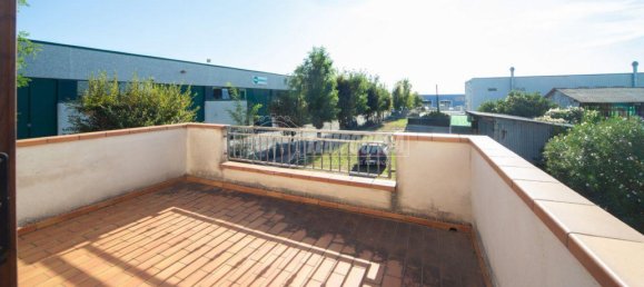 Дом с 4 комнатами в Перуджа, Италия № 18050 17