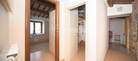 Дом с 4 комнатами в Перуджа, Италия № 18050 18