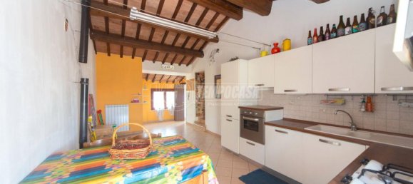 Дом с 4 комнатами в Перуджа, Италия № 18050 11