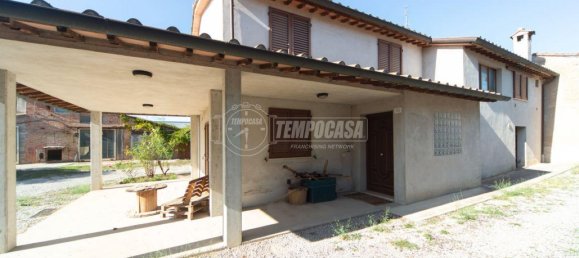 Дом с 4 комнатами в Перуджа, Италия № 18050 2