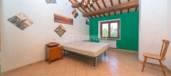 Дом с 4 комнатами в Перуджа, Италия № 18050 15