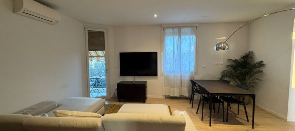 6-salle Appartement à Bologna, Italy No. 19622 19