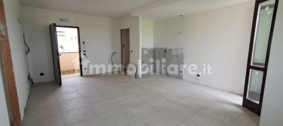 2 bedrooms Apartment in Ponsacco, Italy No. 179150 3