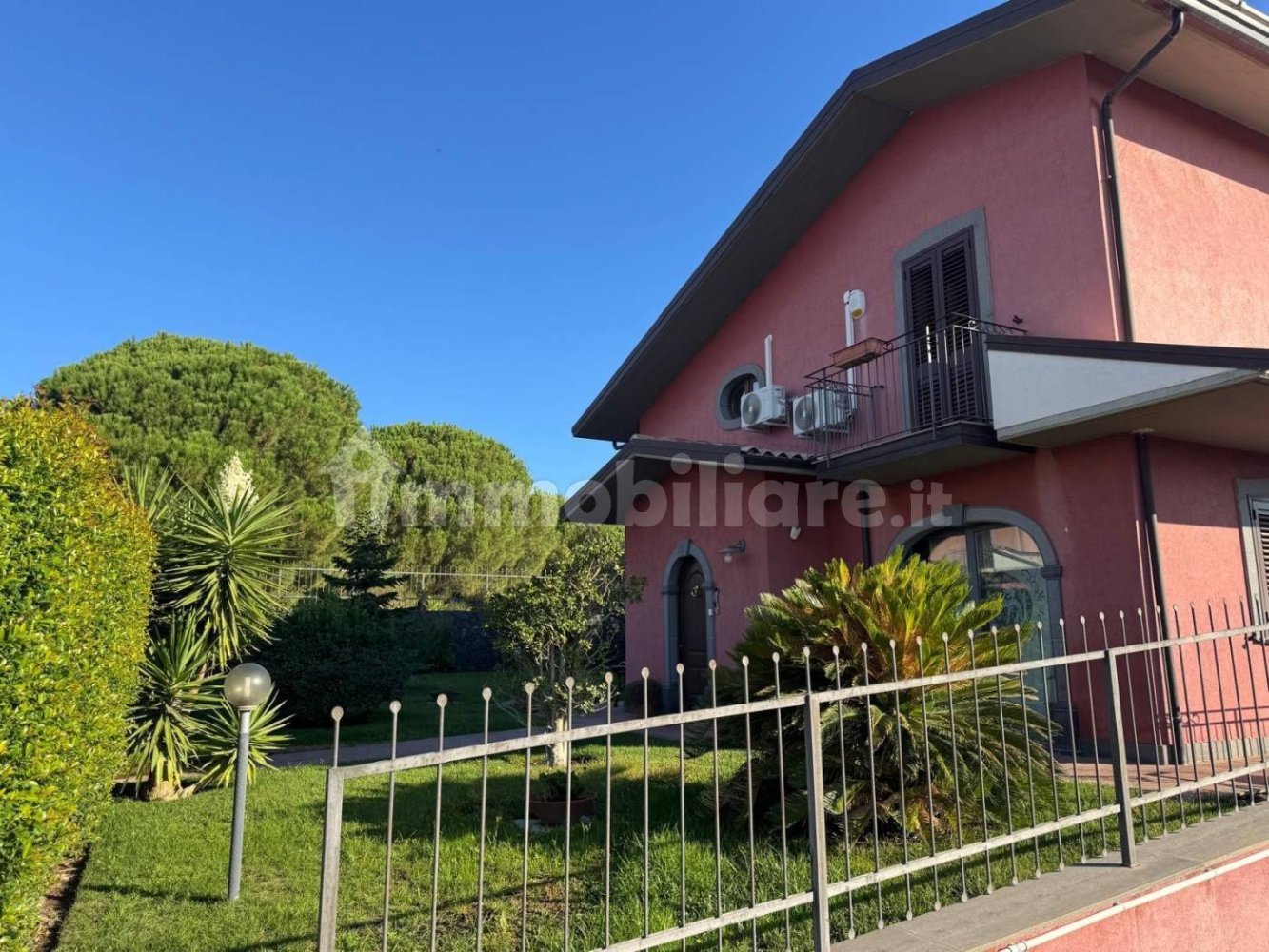 4 bedrooms Villa in Nicolosi, Italy No. 375586