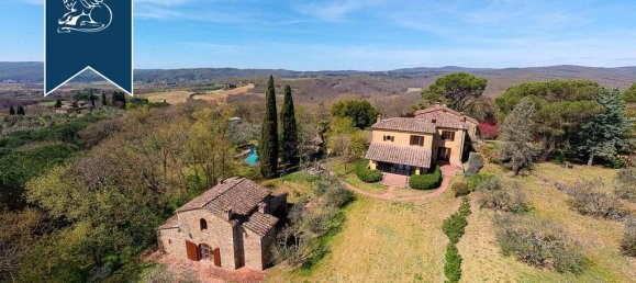 Вилла с 7 спальнями в Лучиньяно, Италия № 171354 8