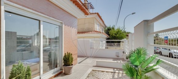 3 bedrooms House in Oeiras, Portugal No. 191105 3