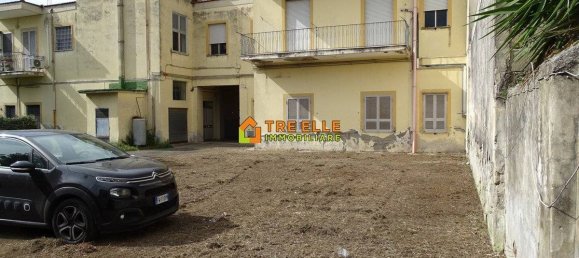 5 bedrooms Apartment in Marigliano, Italy No. 178754 5