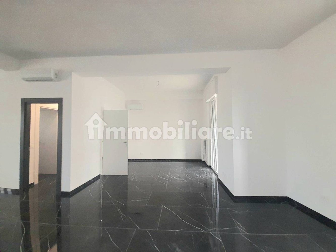 3 chambres Appartement à Lecce, Italy No. 369623