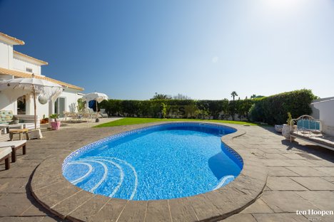 5 bedrooms House in Luz, Portugal No. 132036