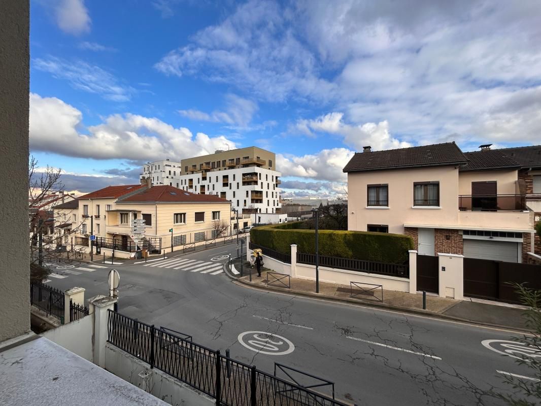 5 غرف نوم منزل في Romainville, France رقم 151286