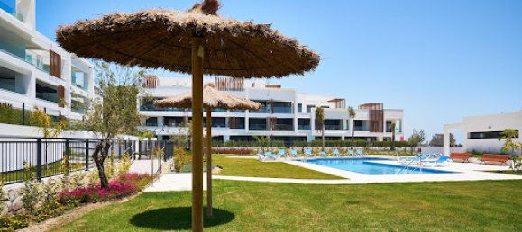 Apartamento de 2 dormitorios en Estepona, Spain No. 183361 2