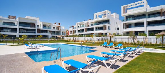 Apartamento de 2 dormitorios en Estepona, Spain No. 183361 4
