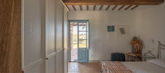28 rooms House in Castiglione del Lago, Italy No. 292912 25