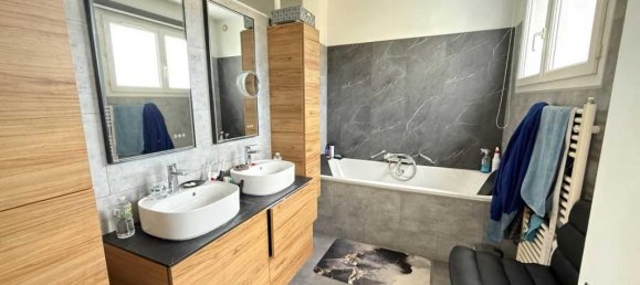 5 chambres Maison de ville à Châteauroux, France No. 208474 10