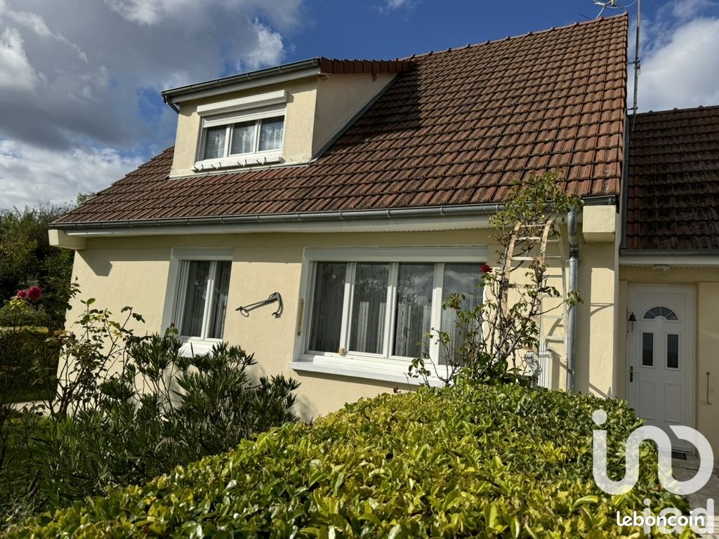 Casa de 3 dormitorios en Saint-Germain-Laval, France No. 285429