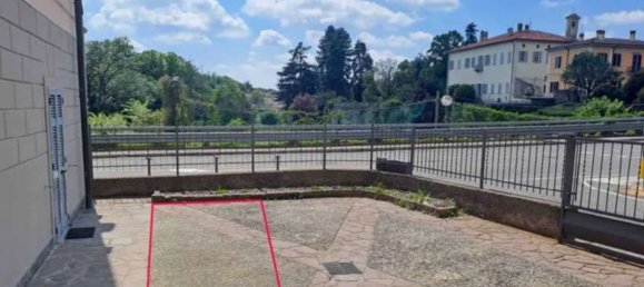 3 rooms Apartment in San Fermo della Battaglia, Italy No. 8390 3