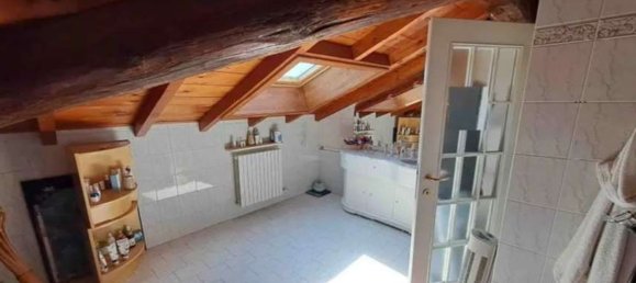 3 rooms Apartment in San Fermo della Battaglia, Italy No. 8390 7