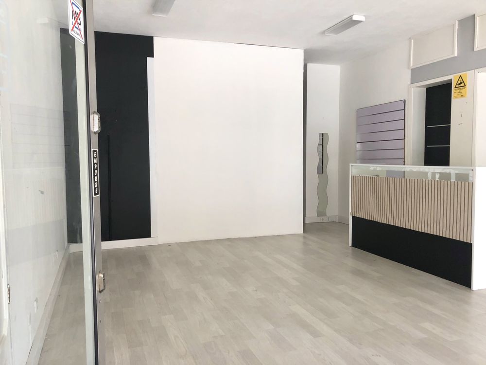  Commercial property in Maia, Portugal No. 196304