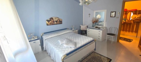 3-salle Penthouse à Campomarino, Italy No. 24983 14