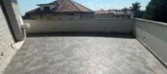 3 rooms Apartment in Giussano, Italy No. 8235 3