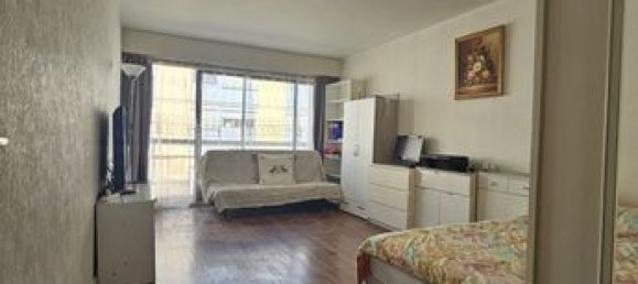 Studio in Paris, France No. 314215 2