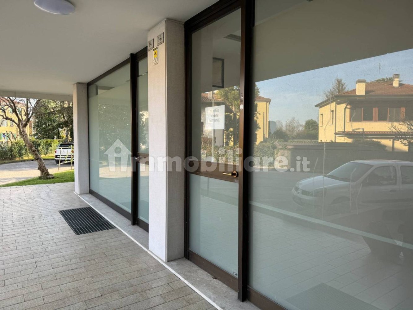 Коммерческая недвижимость с 3 комнатами в Порденоне, Италия № 110489