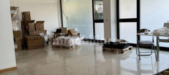 Коммерческая недвижимость с 3 комнатами в Порденоне, Италия № 110489 13