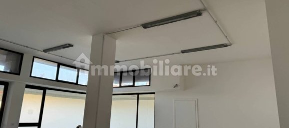 Коммерческая недвижимость с 3 комнатами в Порденоне, Италия № 110489 7