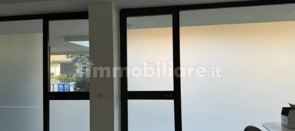 Коммерческая недвижимость с 3 комнатами в Порденоне, Италия № 110489 9