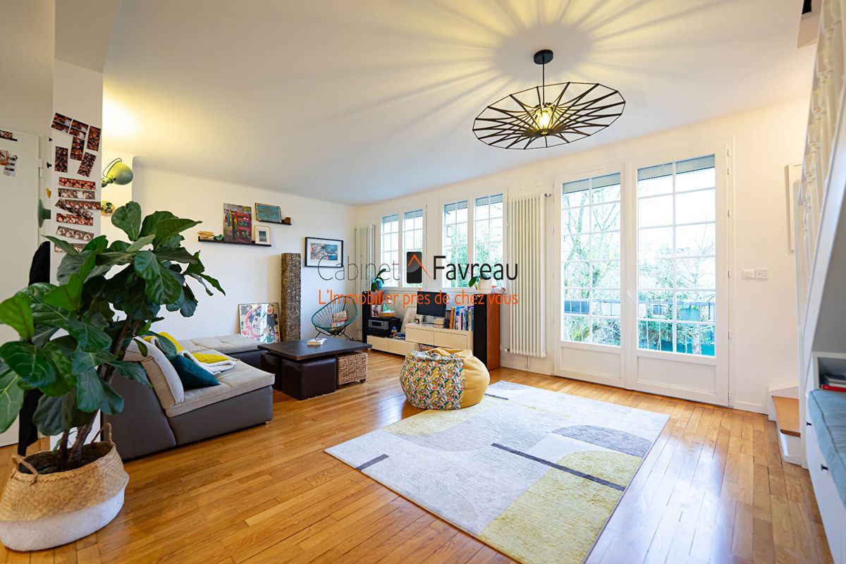 Dúplex de 4 dormitorios en Antony, France No. 180896