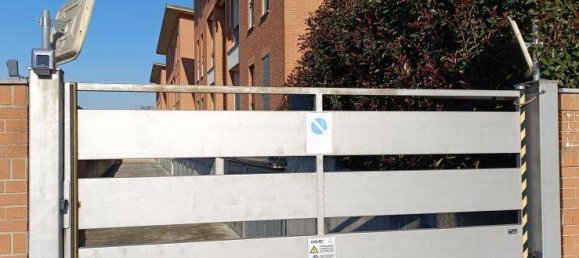 3 bedrooms Apartment in Limbiate, Italy No. 281719 3