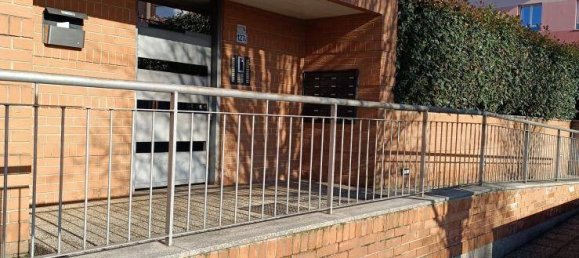 3 bedrooms Apartment in Limbiate, Italy No. 281719 2