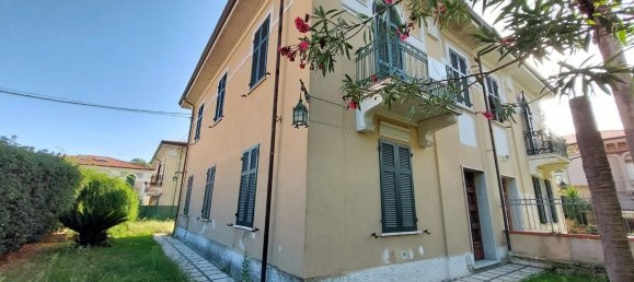 8-salle Villa à Carrara, Italy No. 50911 3