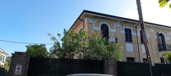 8-salle Villa à Carrara, Italy No. 50911 2